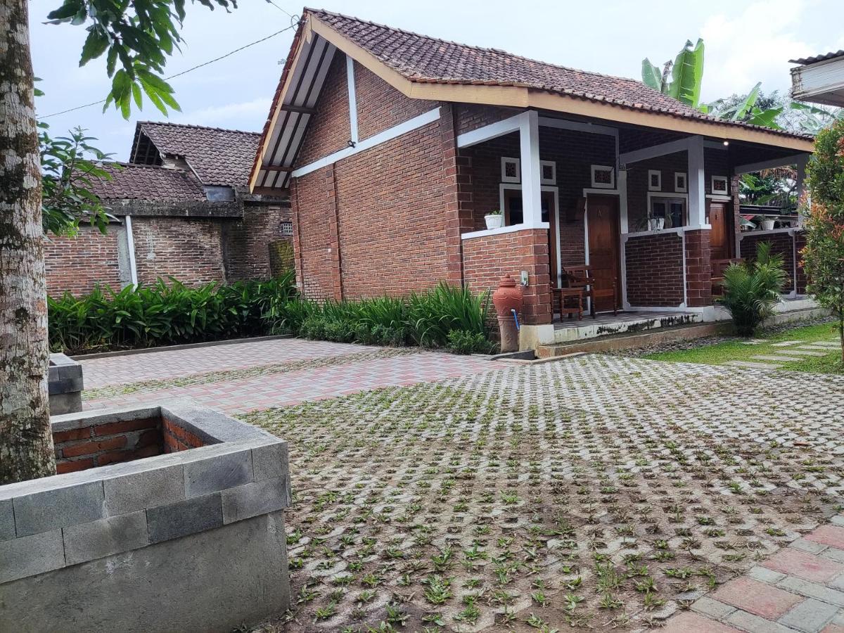 Genthong Homestay Magelang Extérieur photo